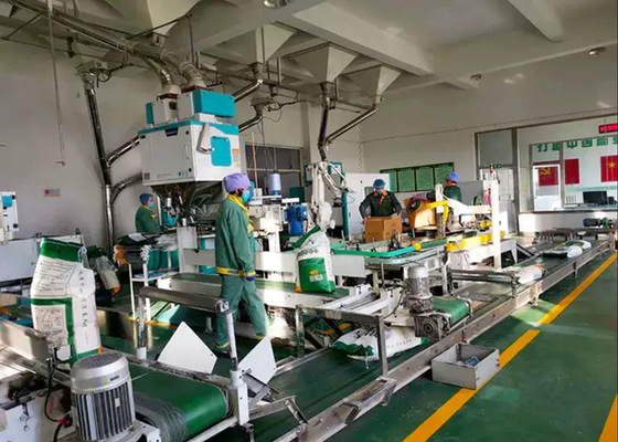 Hayvan Yemi Endüstrisinde Dökme Malzeme 20-50kg Torba İçin Yarı Otomatik Torbalama Makinesi